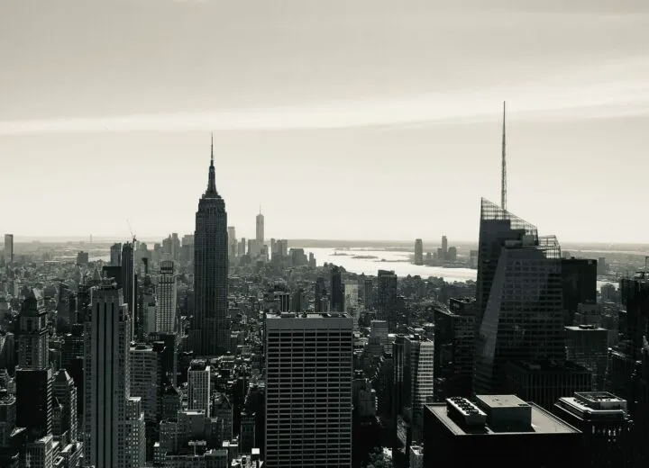 IMG 4777 Schwarzweiß-Aufnahme der Skyline von Manhattan mit dem Empire State Building